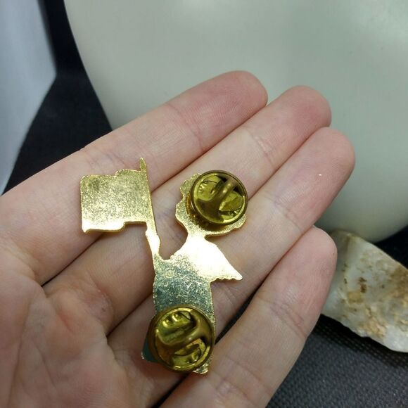 Vintage gold brooch guardian angel USA flak crystals detailing - Picture 3 of 3